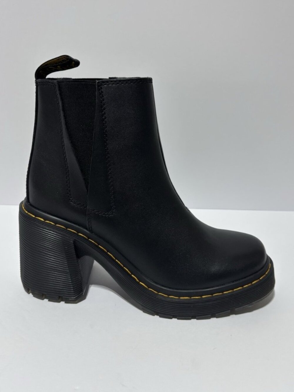 Dr. Martens Women’s Spence Chelsea Boots Black Leather, Size US 8M, UK 6